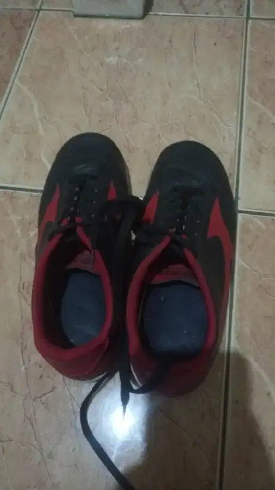 Jual sepatu sepak bola dan futsal