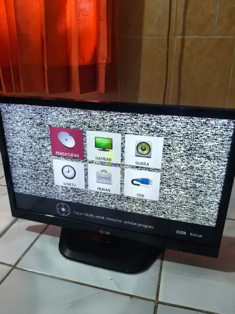 TV LED LG 22 + Set Top Box (NEGO)