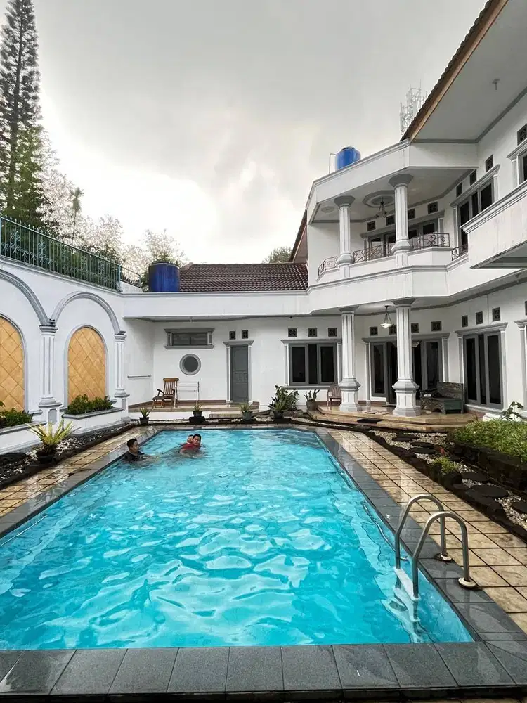 DIJUAL VILLA MEWAH DIPINGGIR JALAN RAYA PUNCAK /SHM/ 15 M (BISA NEGO)