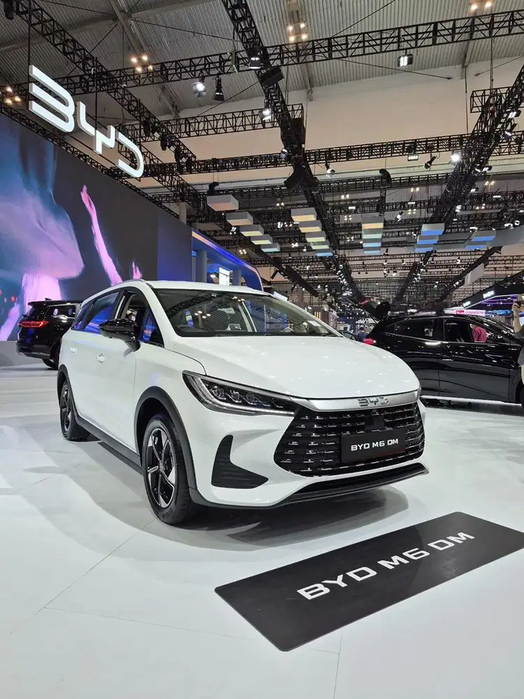 BYD M6 DM Cross Termurah