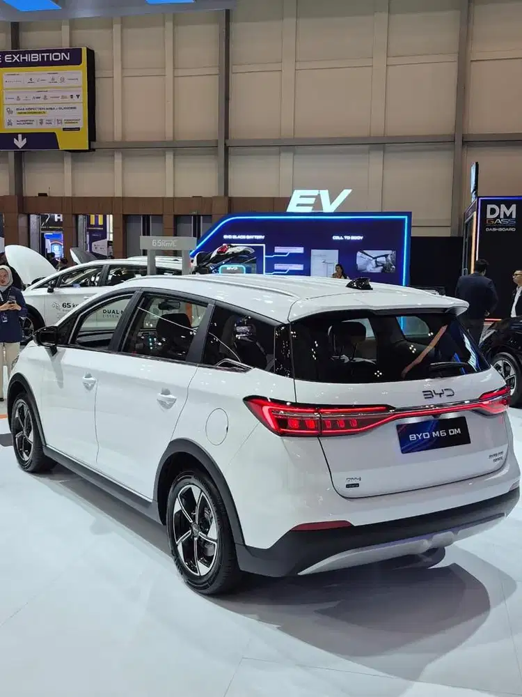 BYD M6 DM Cross Termurah