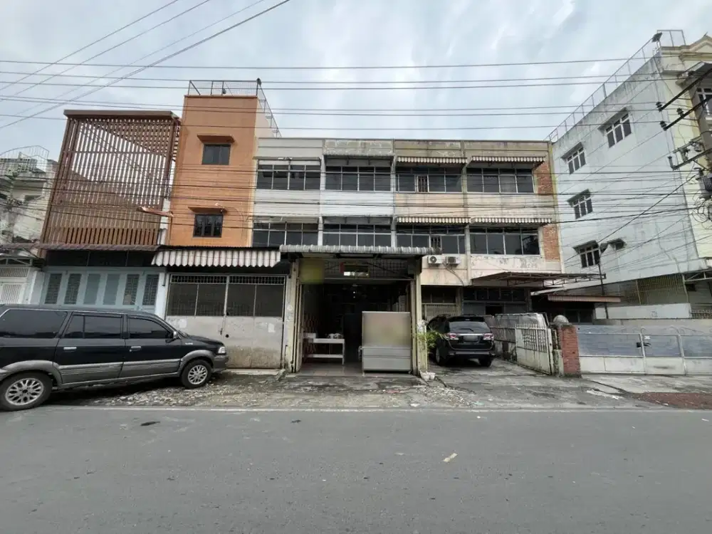 Ruko di Jalan Madong Lubis ( Pajak Beruang )