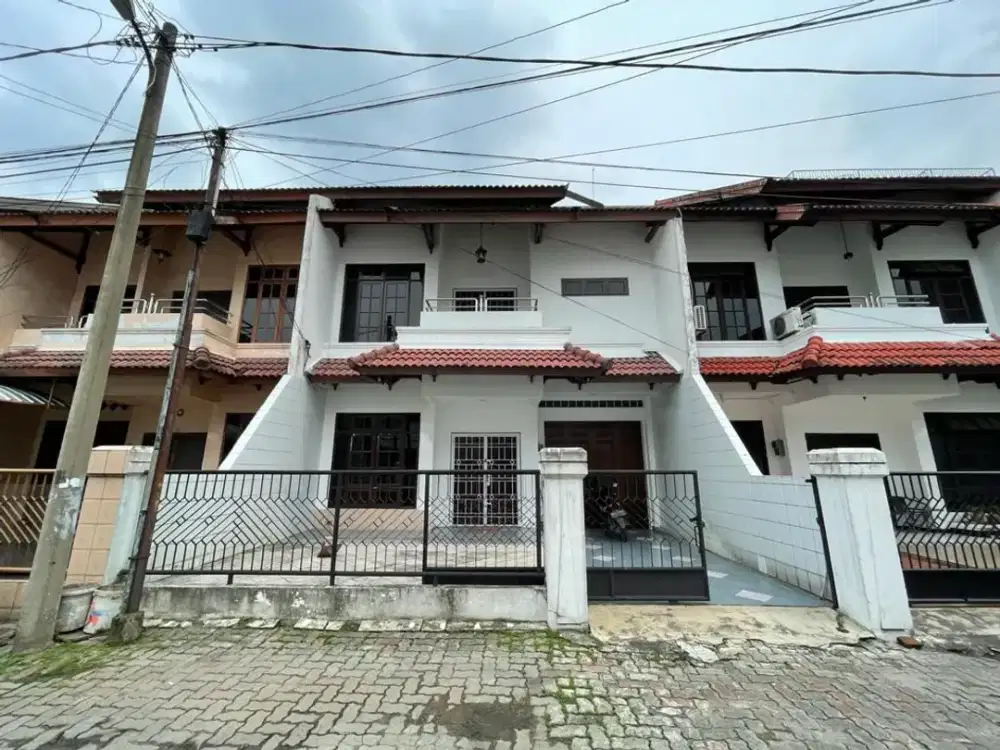 Villa di Komplek Polonia Indah