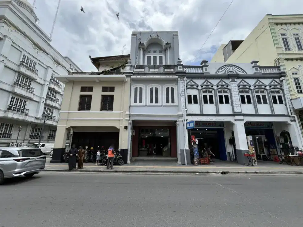 Ruko di Jalan Ahmad Yani ( Kesawan Dekat Analisa )
