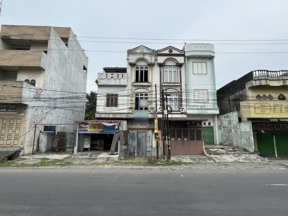 Ruko di Jalan Gatot Subroto ( Kampung Lalang )