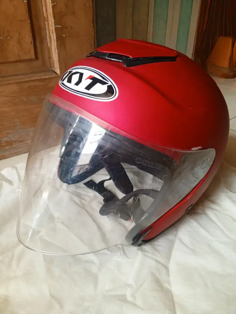 Helm KYT Kyoto warna merah doff