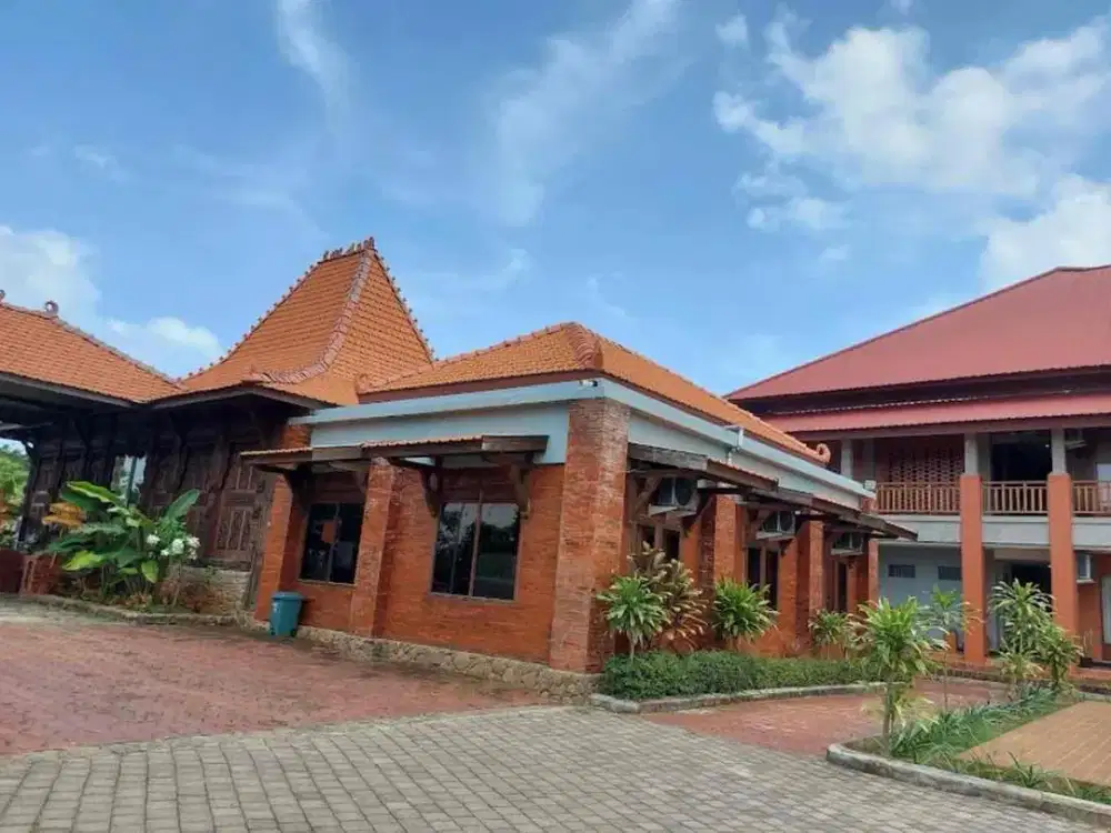 Peluang emas! Dijual Hotel Strategis View Pantai Bandengan, Jepara.