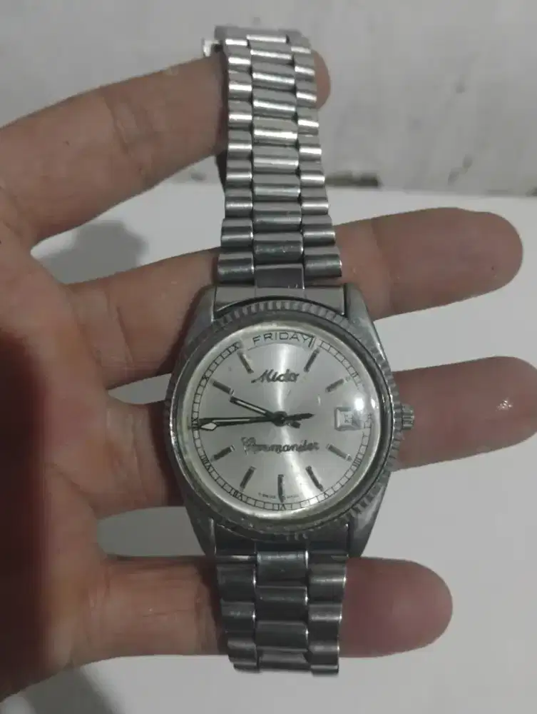 jam tangan Mido commander