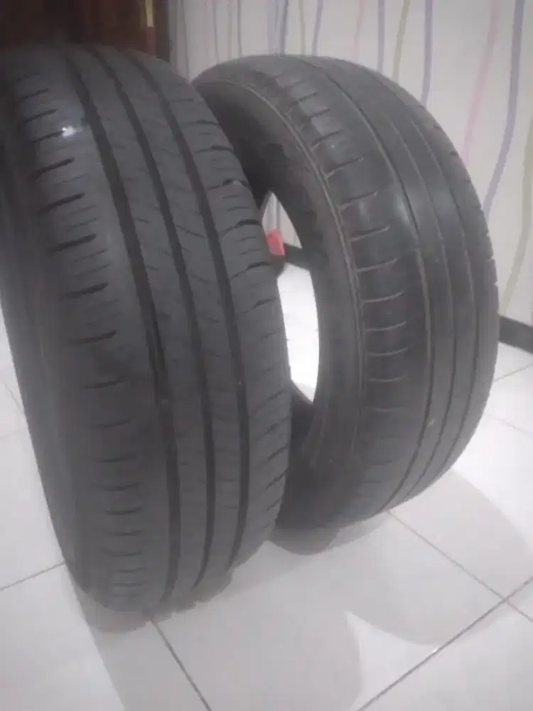 Ban Dunlop enasave Ec 300 ukuran 205 65 R 16
