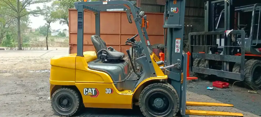 Forklift Caterpillar 3 Ton,Manual,Tiang Threelift,Mesin S4S,Tahun 2020