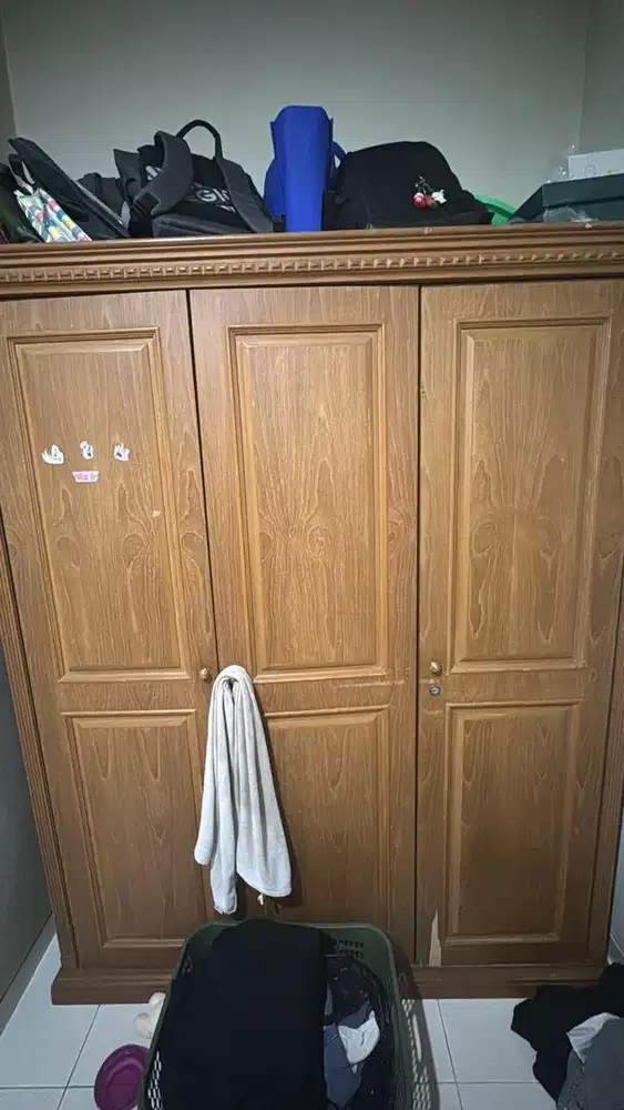 Dijual cepat lemari kayu jati (BESAR) nego