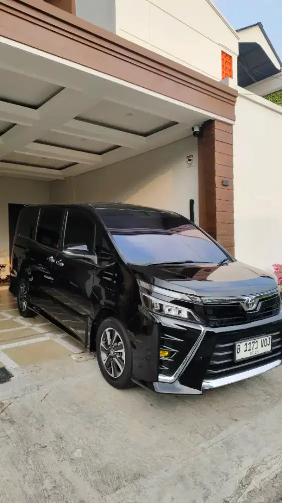 Toyota Voxy 2019