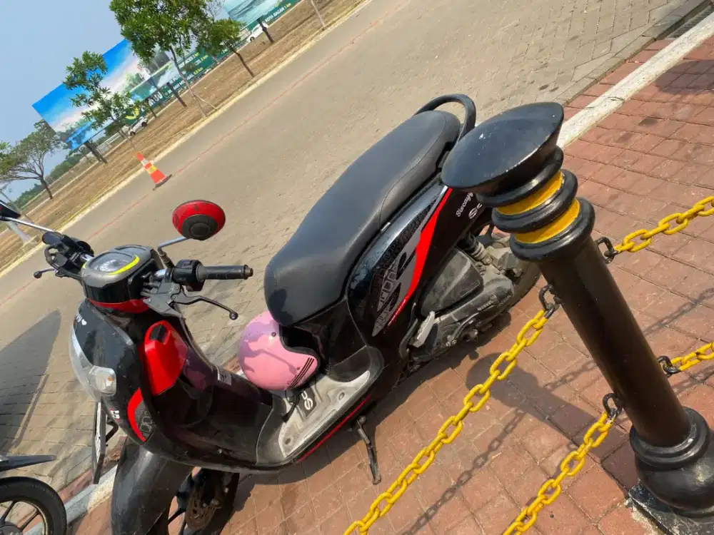 Scoopy 2019 hitam