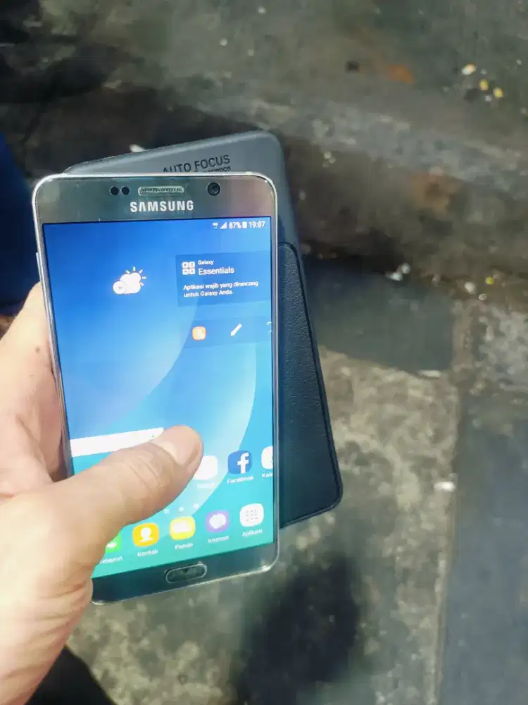 Samsung note 5.  Ram 4/32