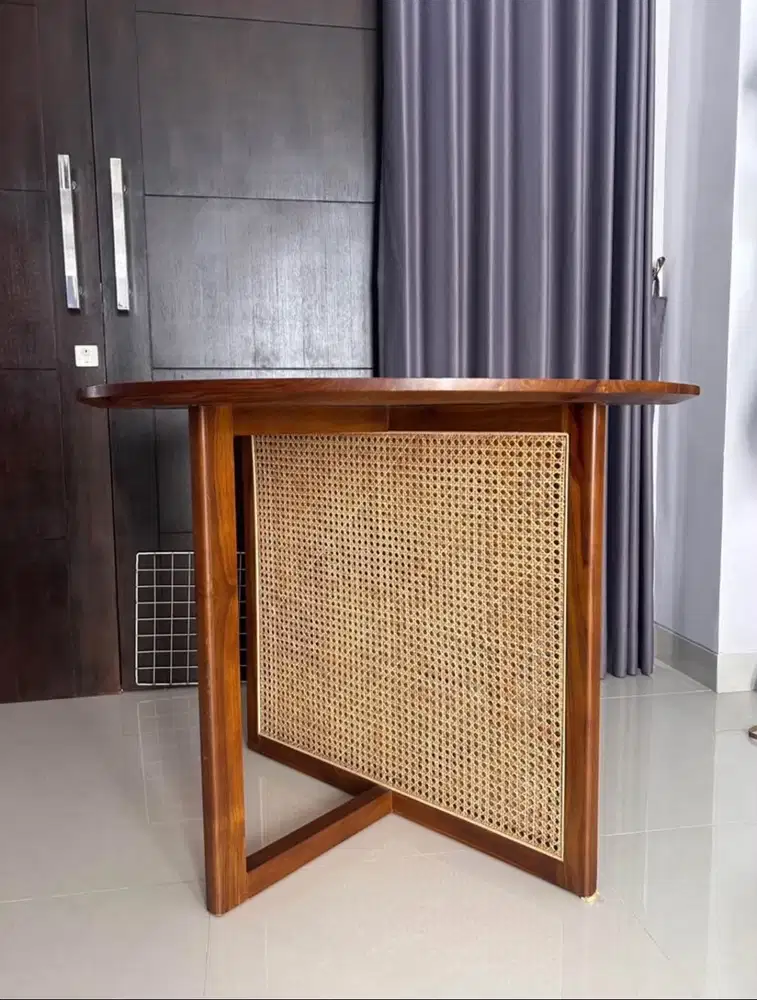Meja Bundar Teakwood Rotan