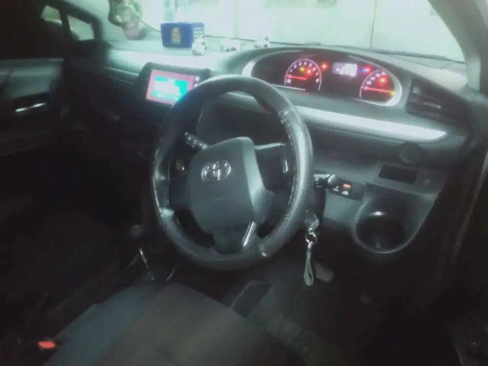 Toyota Sienta 2011 Bensin