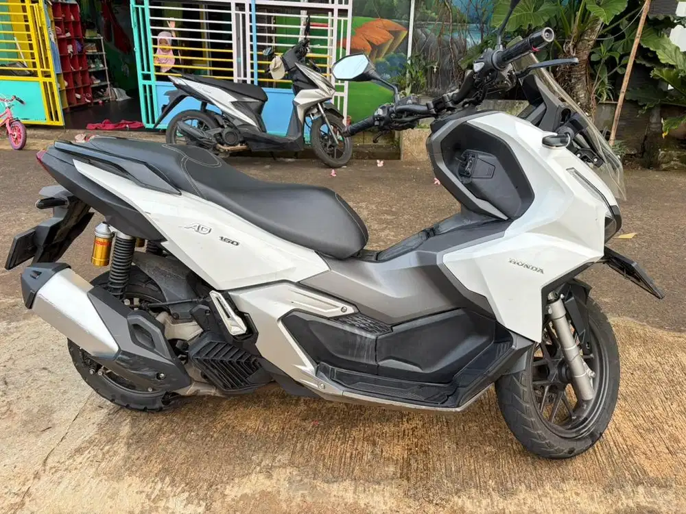 Dijual Motor Honda ADV 2023 Kilometer Rendah