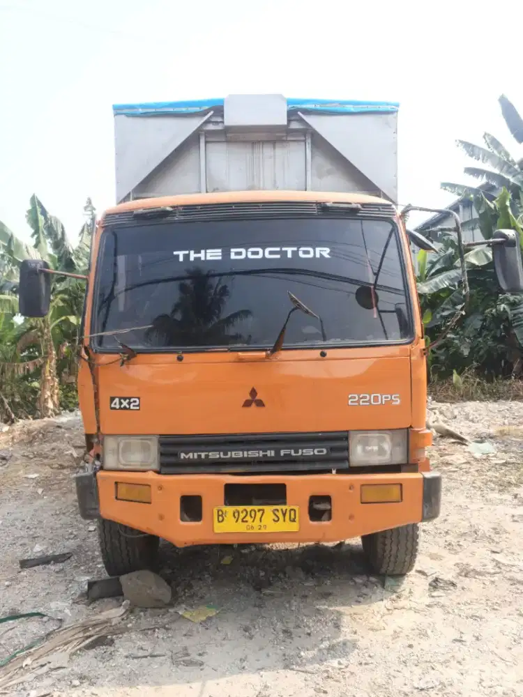 Dijual cepat Mitsubishi fuso wingbox 2019 4x4
