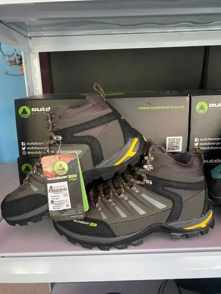Sepatu outdoor new