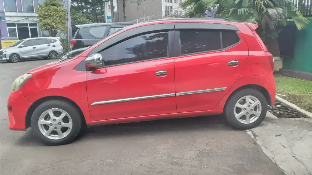 Dijual cepat mobil agya kondisi prima dan siap luar kota