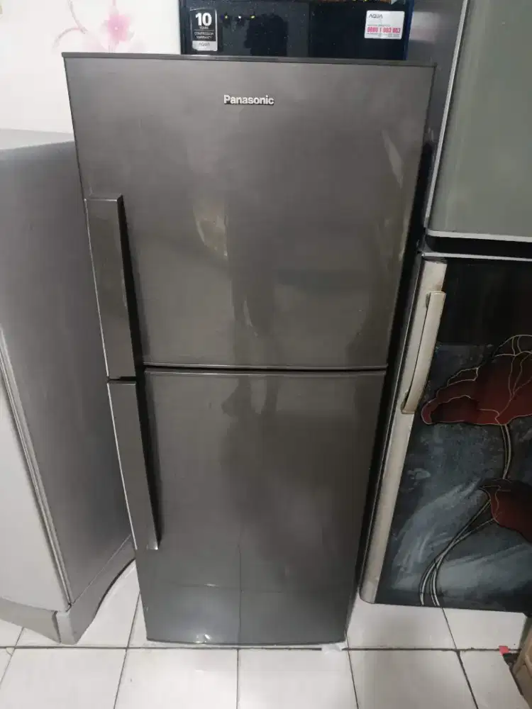 Kulkas 2 pintu merek Panasonic