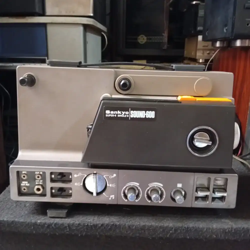 Sankyo super -8 single 8 /sound -600 proyektor