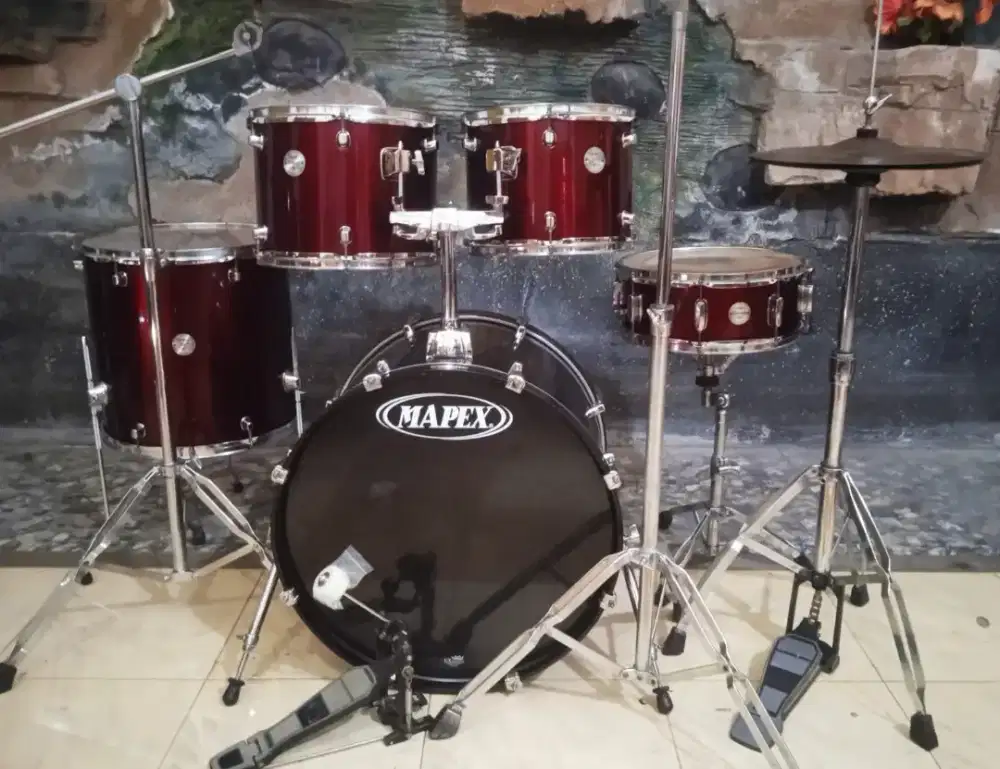 Drum Mapex Voyager merah hati, plus simbal