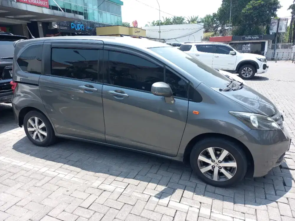 Honda freed psd 2009