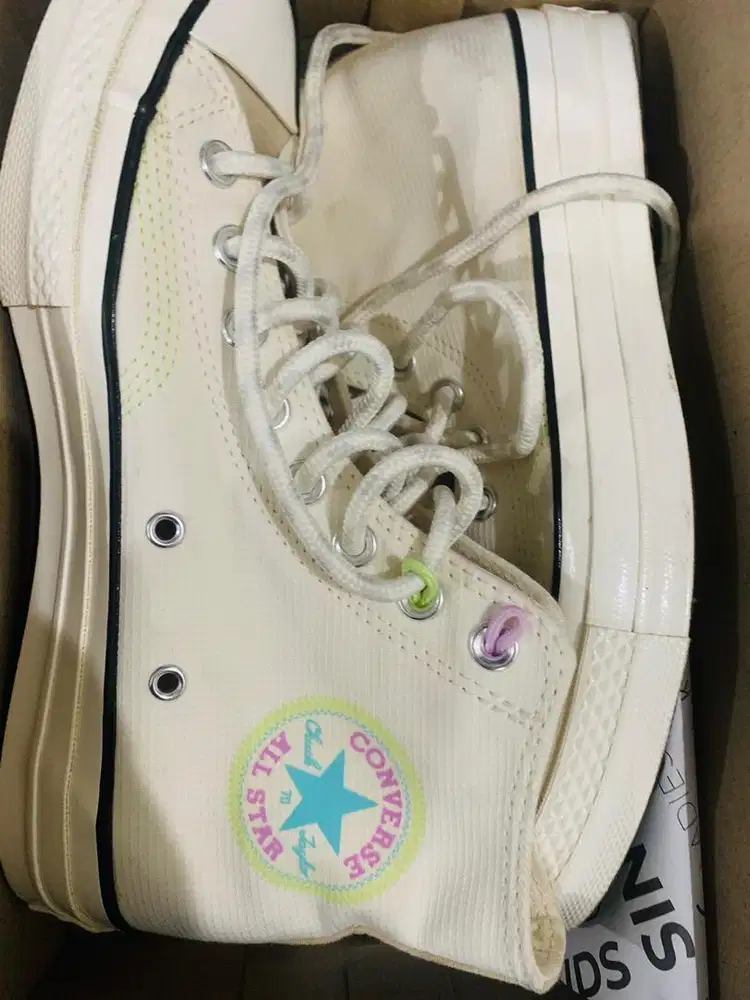 Sepatu Converse Unisex Cream lilac