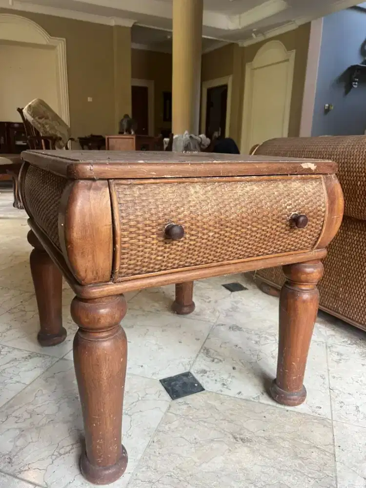 Meja Sudut/Nakas Kayu Jati Kombinasi Anyaman Rotan