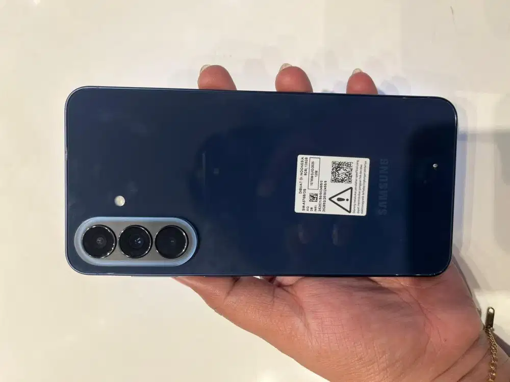 Like a new samsung A57 256gb
