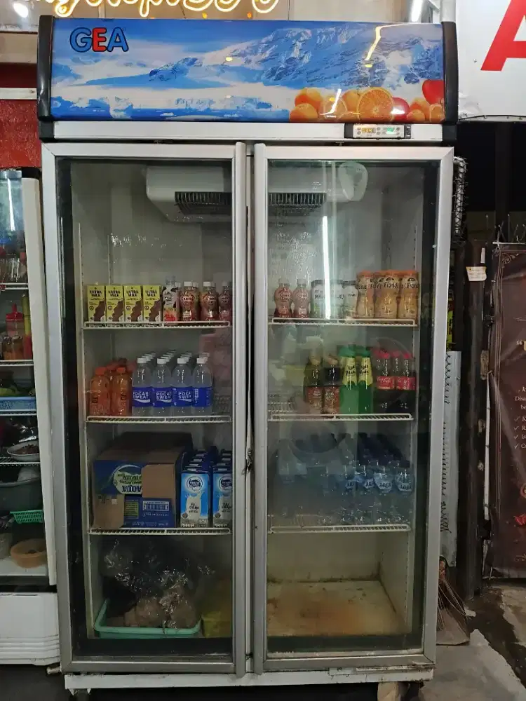 Show case 2 pintu GEA
