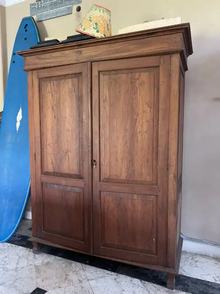Lemari Pakaian Antik 2 Pintu Kayu Jati Lawasan