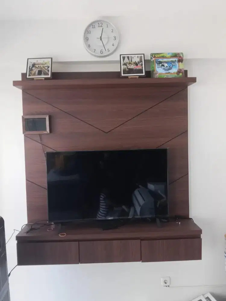 Backdrop tv dan kitchenset
