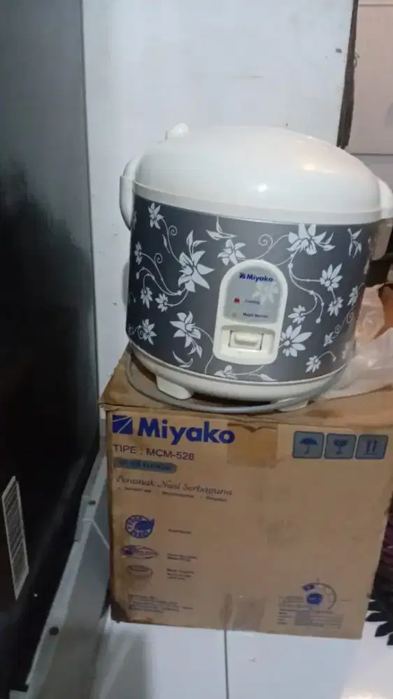 Magicom miyako rice cooker 1,8 liter