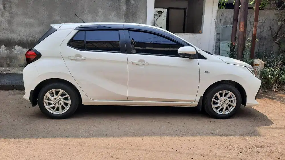 Toyota Agya G cvt 2024 putih D kota Bandung km 24 rban
