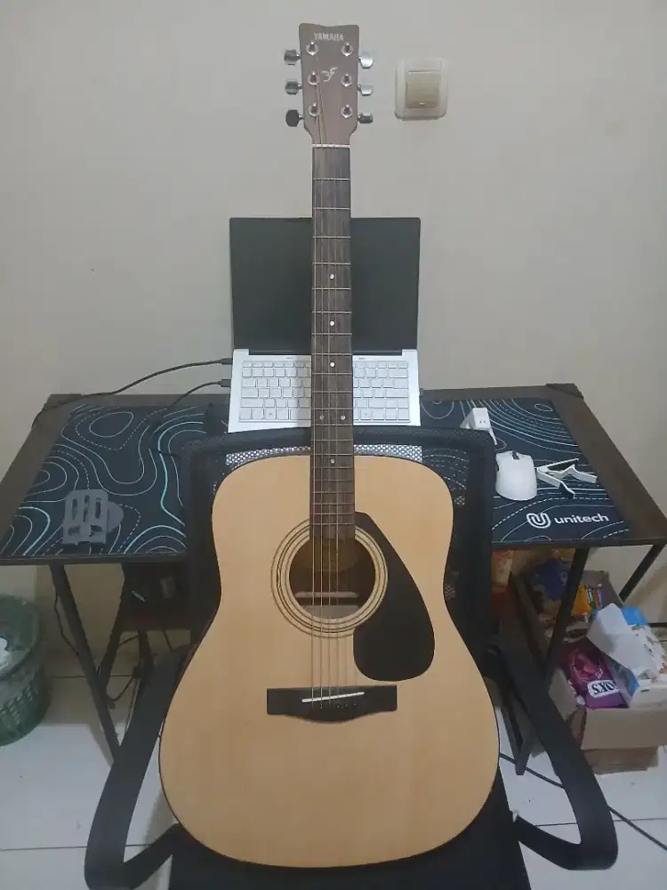 Guitar Yamaha F310