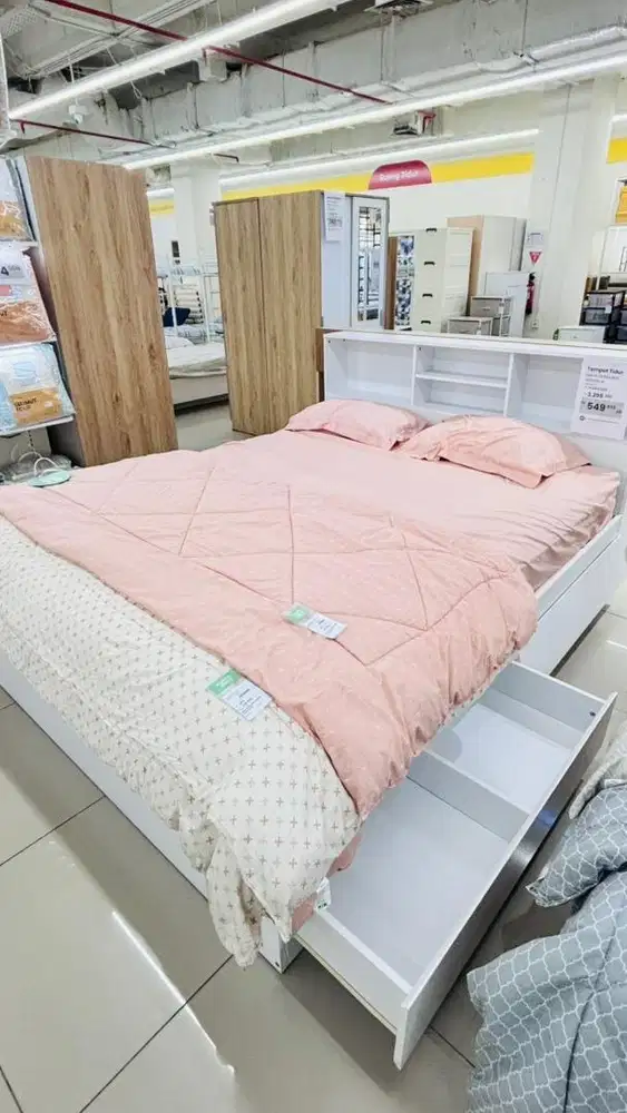 sakha queen bed
