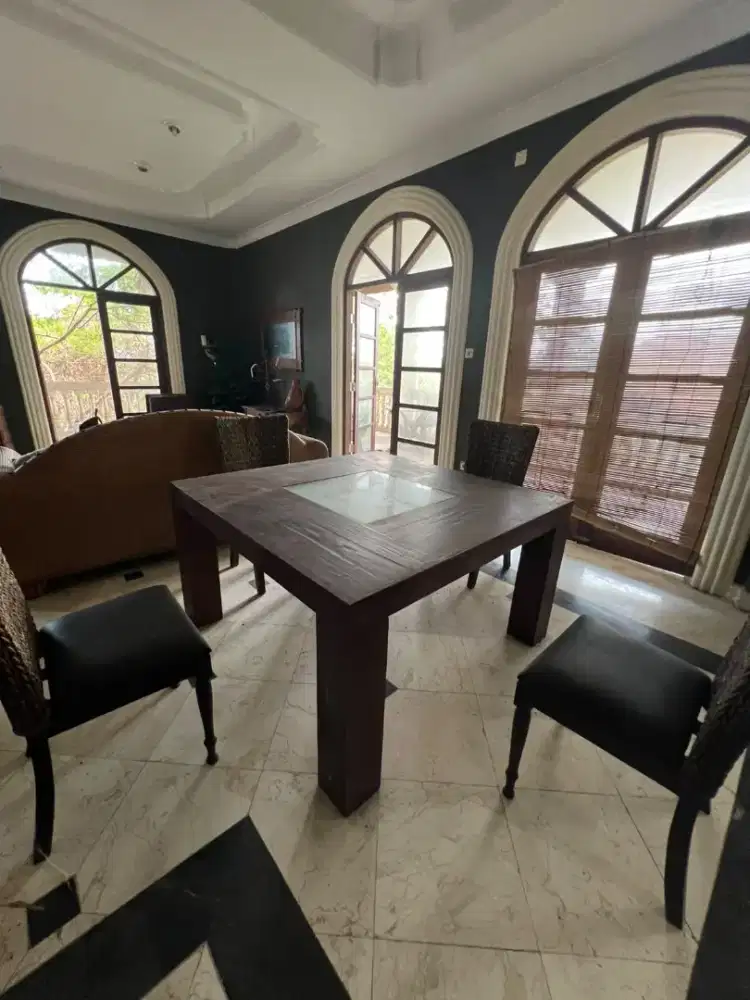 1 Set Meja Makan Kotak Kayu Solid + 4 Kursi Anyaman Rotan