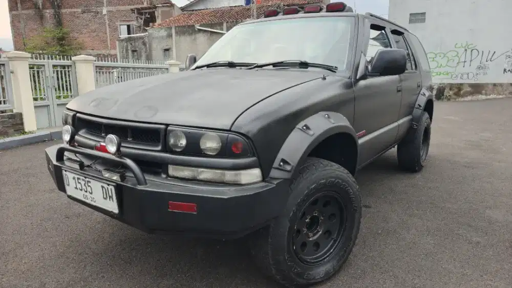 Opel Blazer Sohc Tahun 2000
