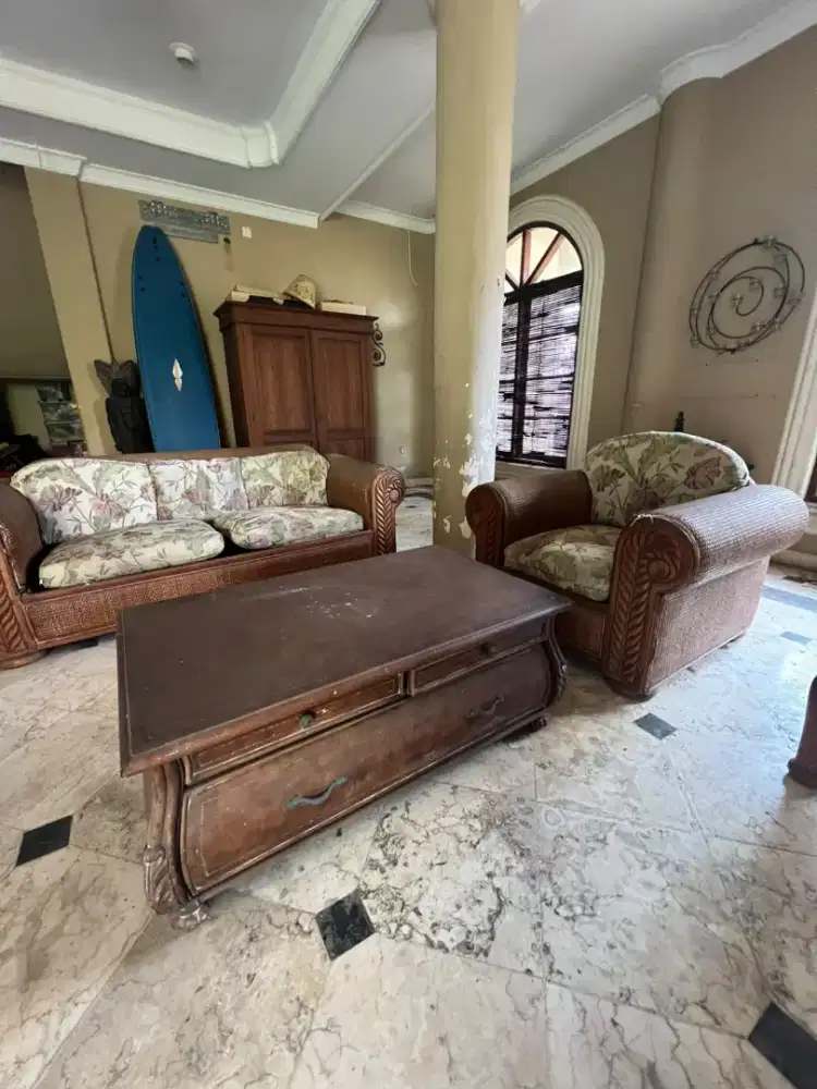 1 Set Sofa Ruang Tamu + Meja Kayu Solid