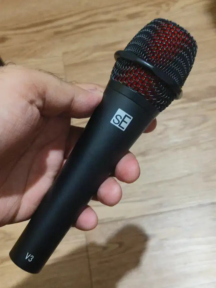 DIJUAL DYNAMIC MICROPHONE SE V3 KONDISI MULUS!