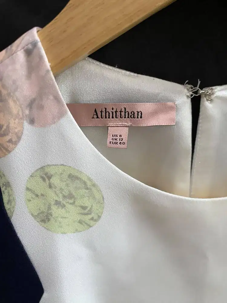Atasan merk Athitthan