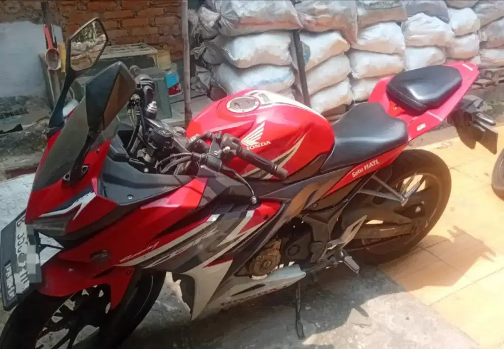 Honda CBR 150R Tahun 2019 Dijual Cepat