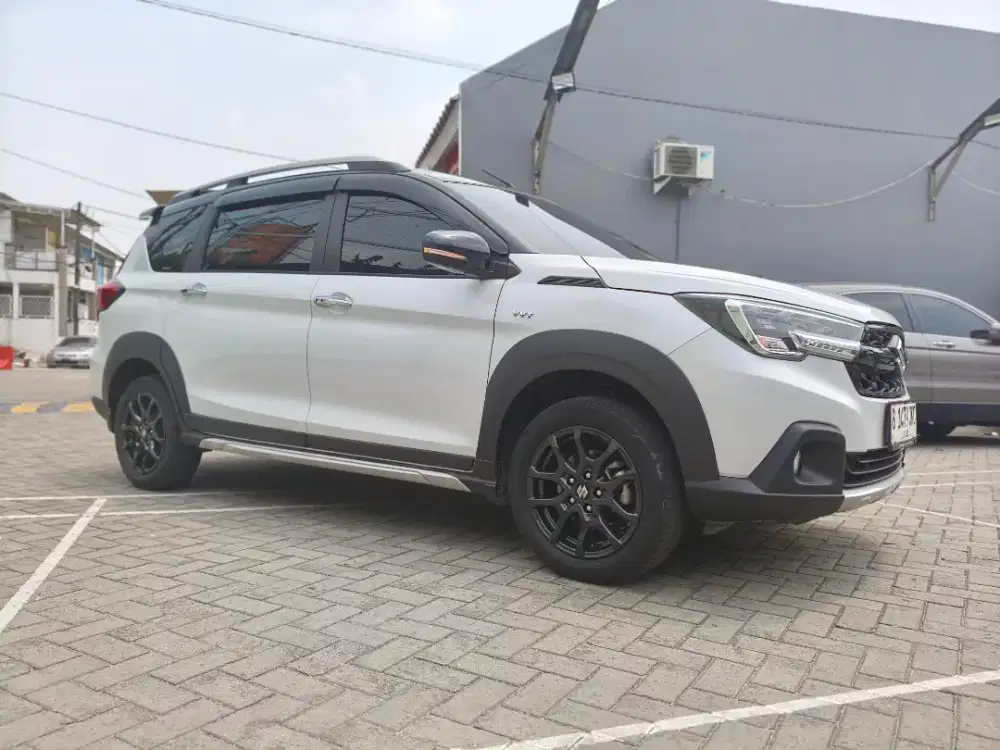 Suzuki XL7 alpha Hybrid manual twotone