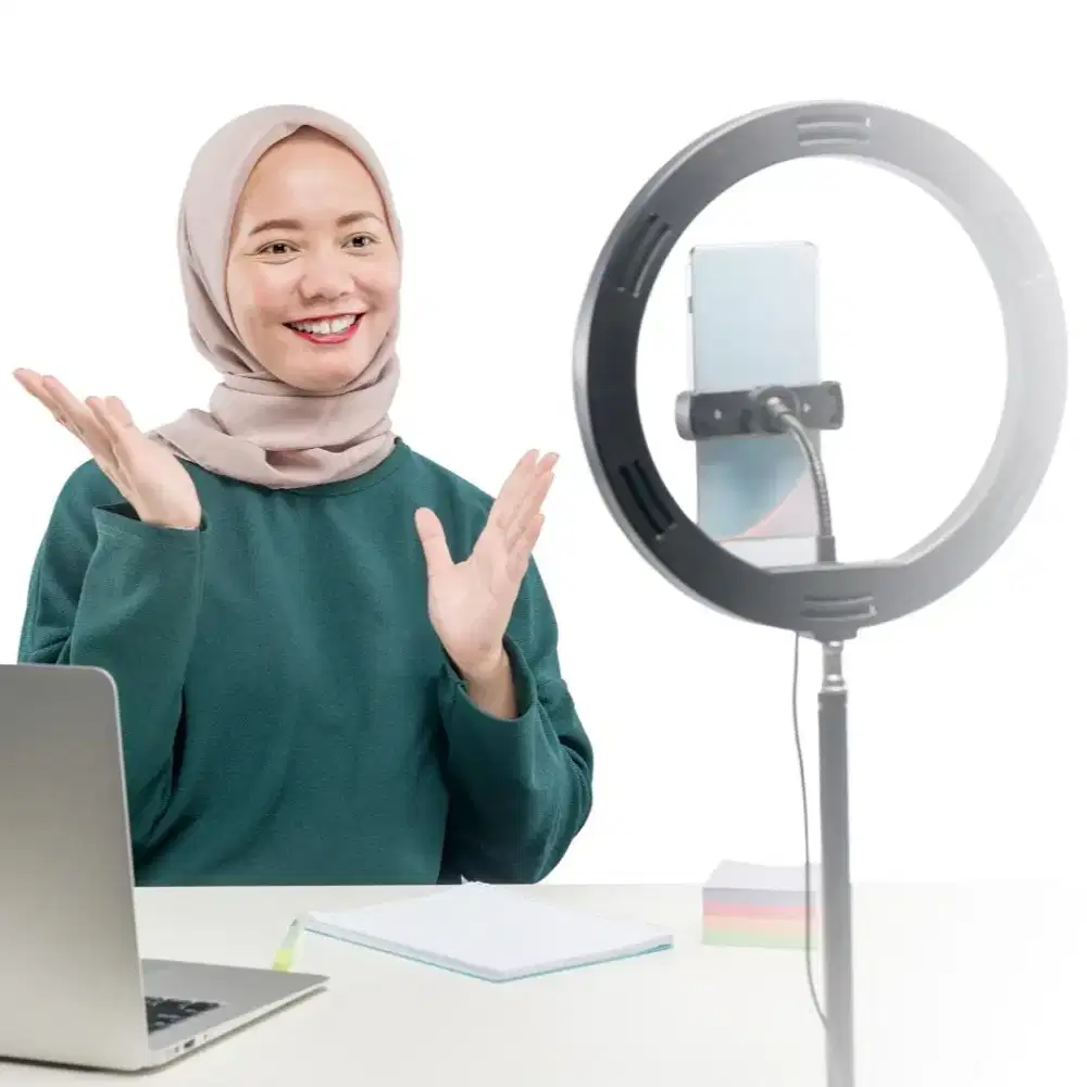 Lowongan Kerja Host Live Shopee Semi Full Time
