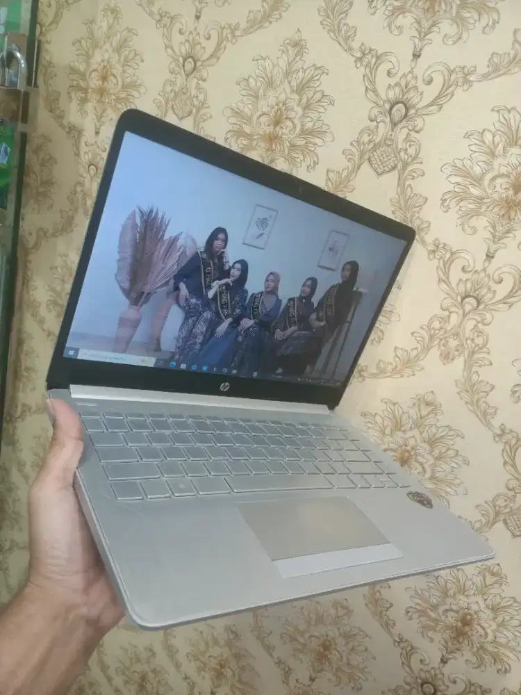 lactop hp 14s-dk0xxx ram 4 hdd 1tb normal semua nya minus pemakaian