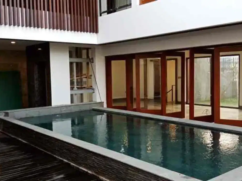 Rumah Baru Siap Huni dekat dengan Pondok Indah Mall