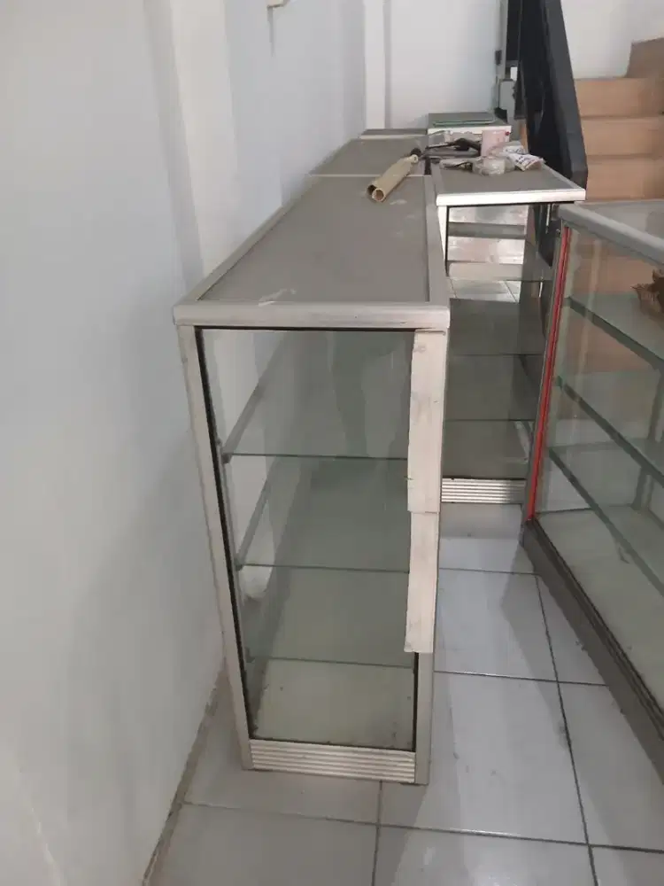 Jual etalase bekas seperti baru
