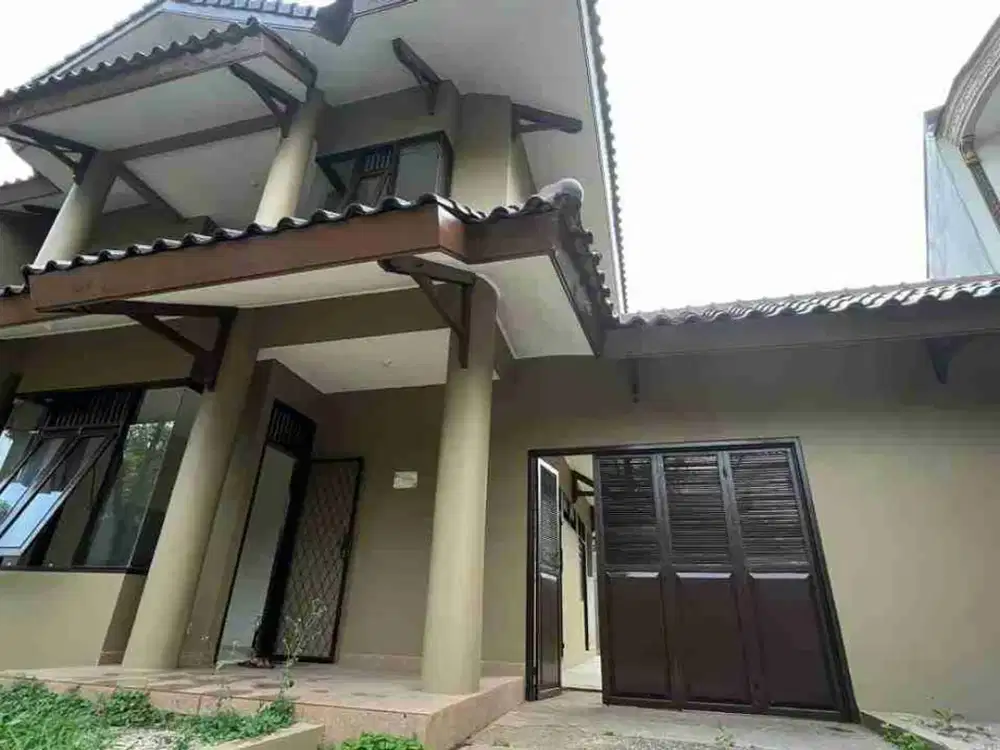 Dijual Murah Rumah Rapi Siap Huni Luas 318M2 di Lippo Karawaci Sentral Taman Cendana Golf